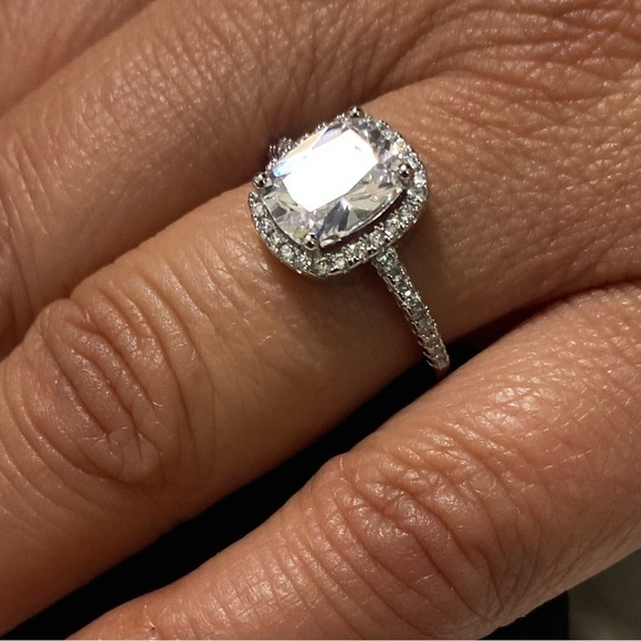 Silver  925  Crystal Cushion Cut Finger  Fancy Ring  Size 7 - Picture 5 of 6